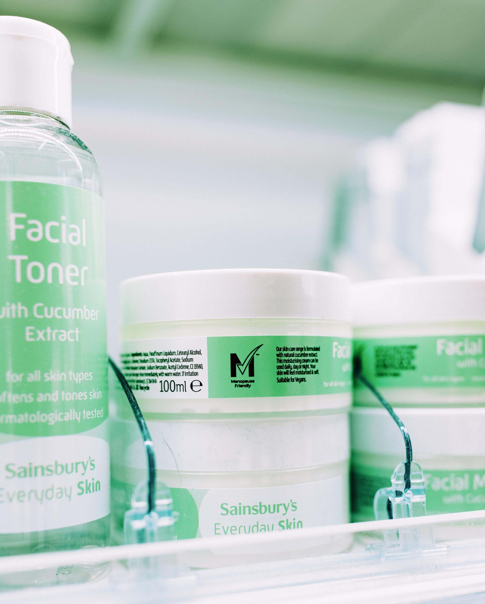 Outperforms
established
shopping models